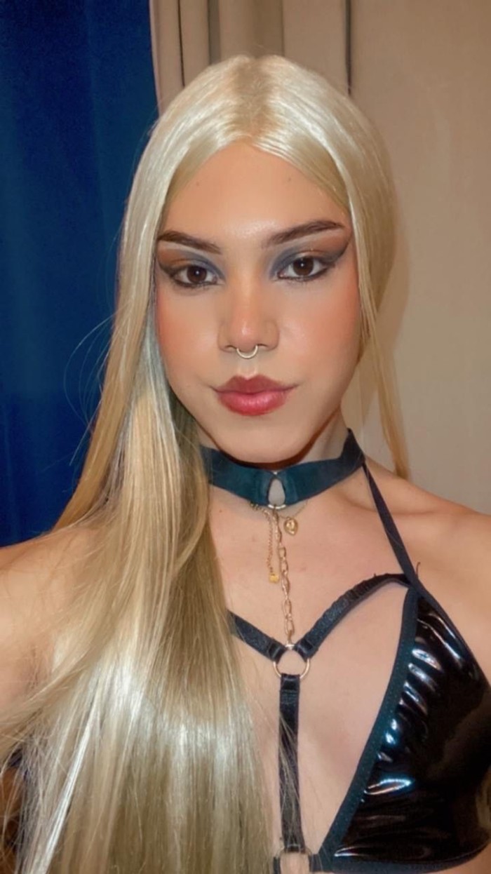 JOVENCISIMA TRANS RUBIA COLOMBIANA 22 AÑOS ESTRENO