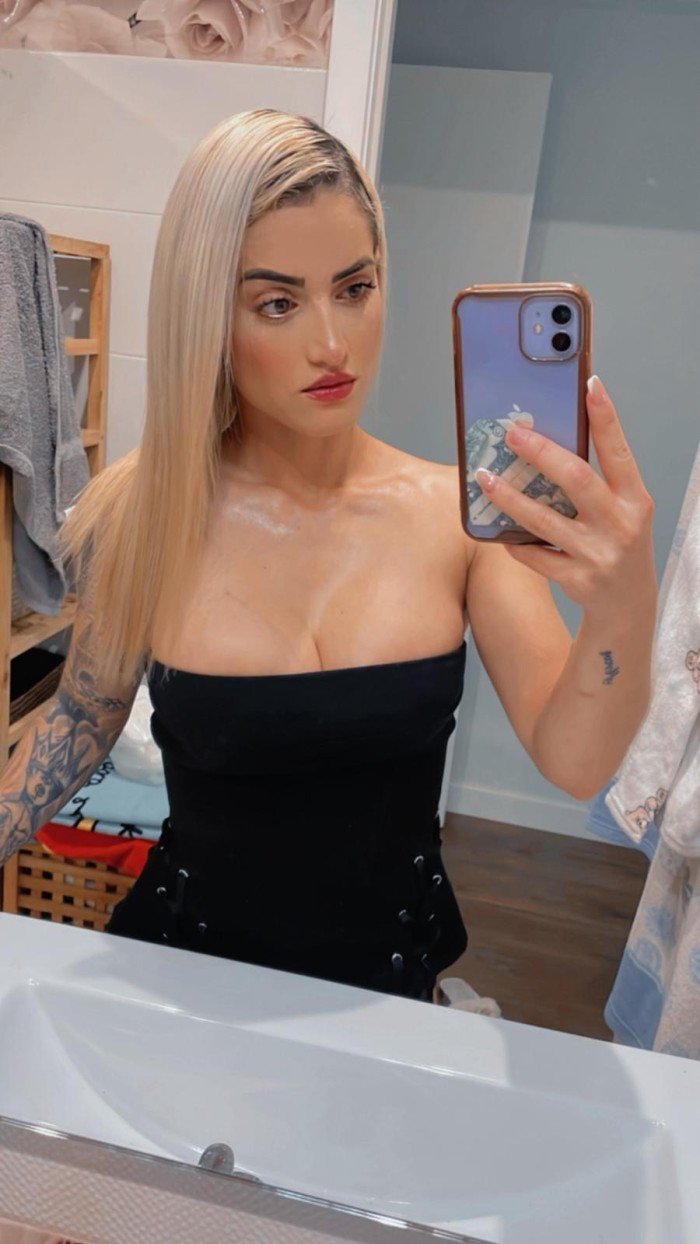 CAMILA, LATINA VICIOSA Y FIESTERA