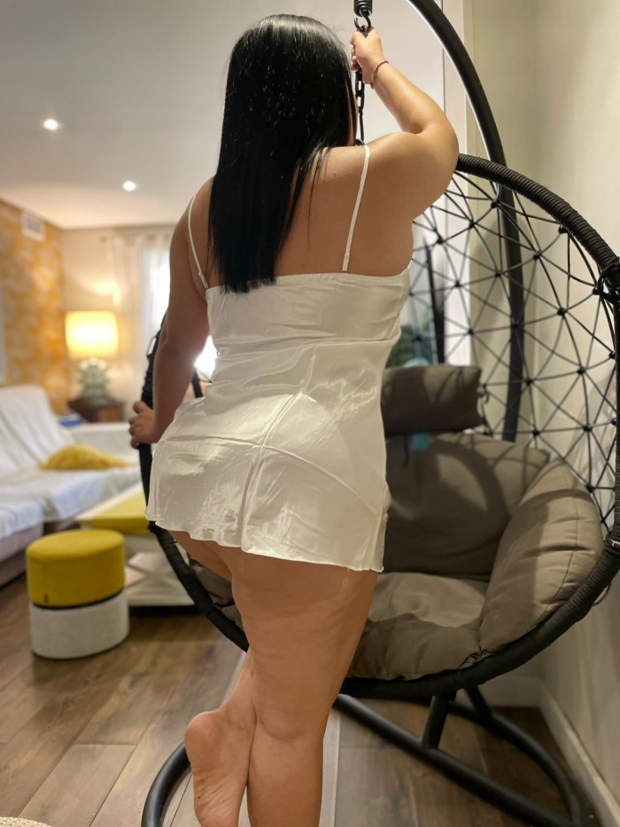 KATALINA, HERMOSA LATINA MUY COMPLETA Y CACHONDA