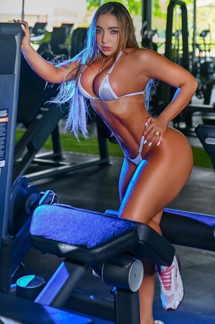 QUIERO SENTIRTE COMPLETO ADENTRO DE MI CULONA SEXY