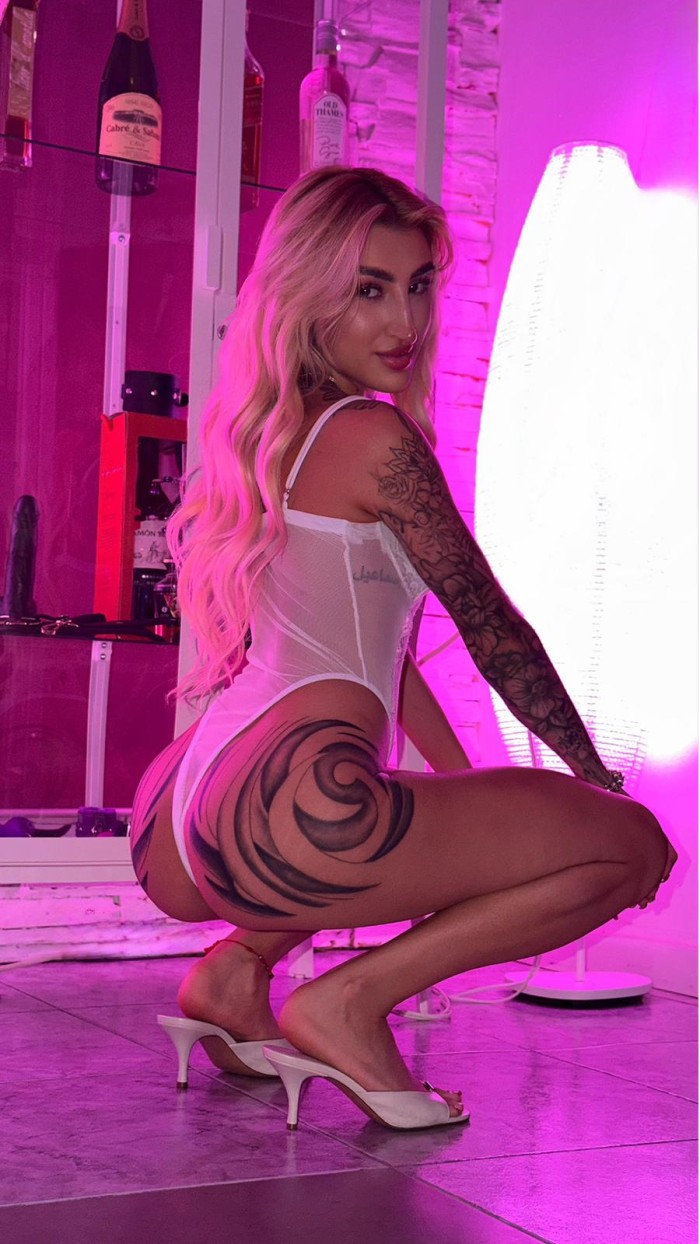 VEN Y PRUEBA ESTE DELICIOSO COÑITO ESTRECHO