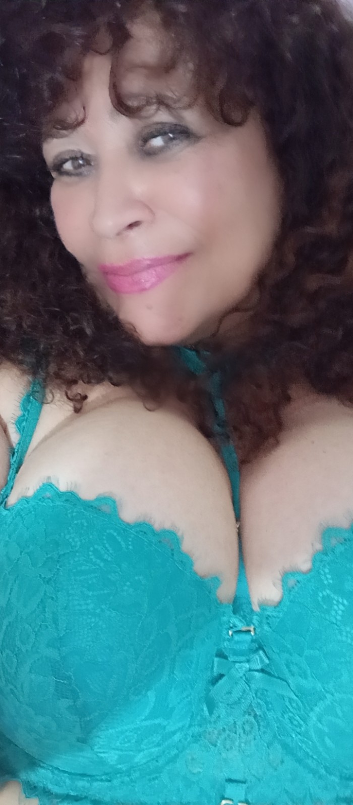 TREMENDA MADURA SEXY PARTICULAR ENROLLADA TODO 24
