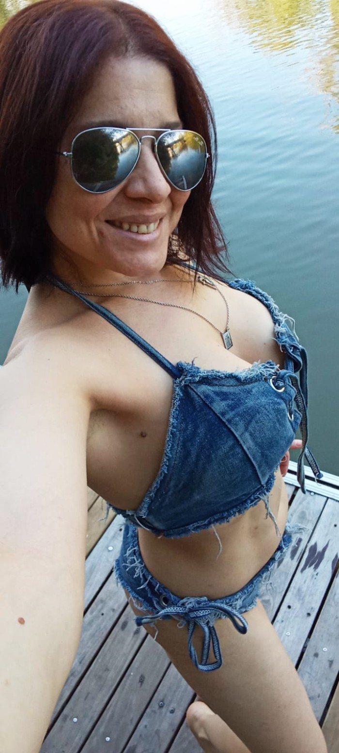 Gallegiña guapa tetona y cariñosa