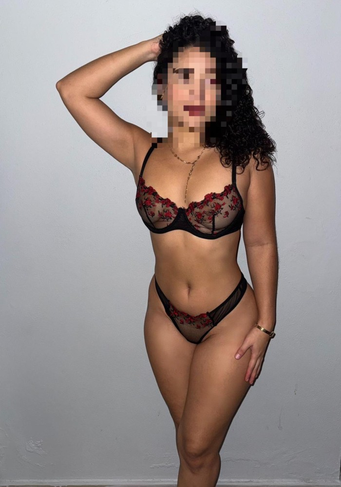 ARDIENTE ADICTA AL SEXO EXOTIKA