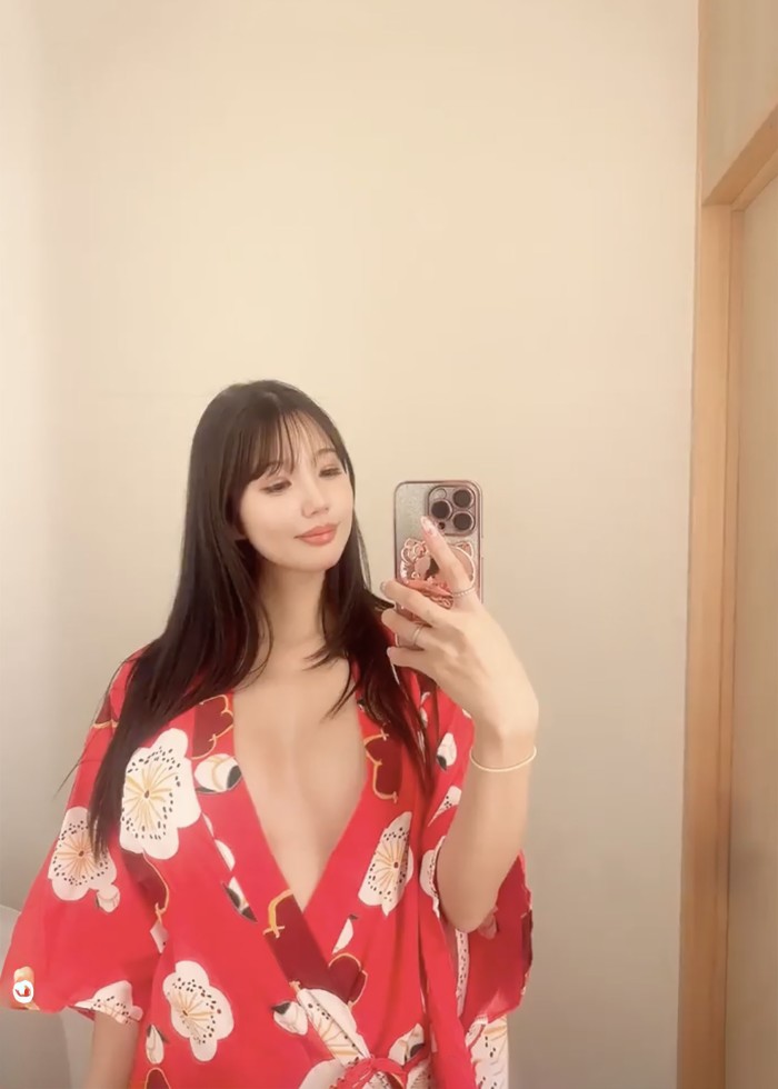Sisi GUAPA _____________ASIÁTICA____________