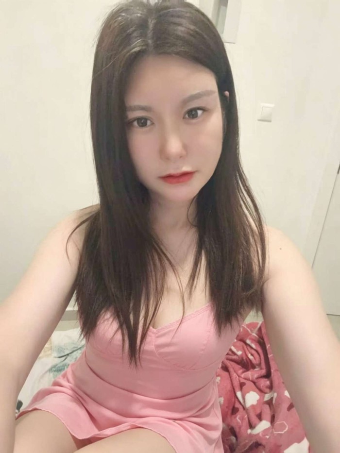 Nueva chica acepta reservas心