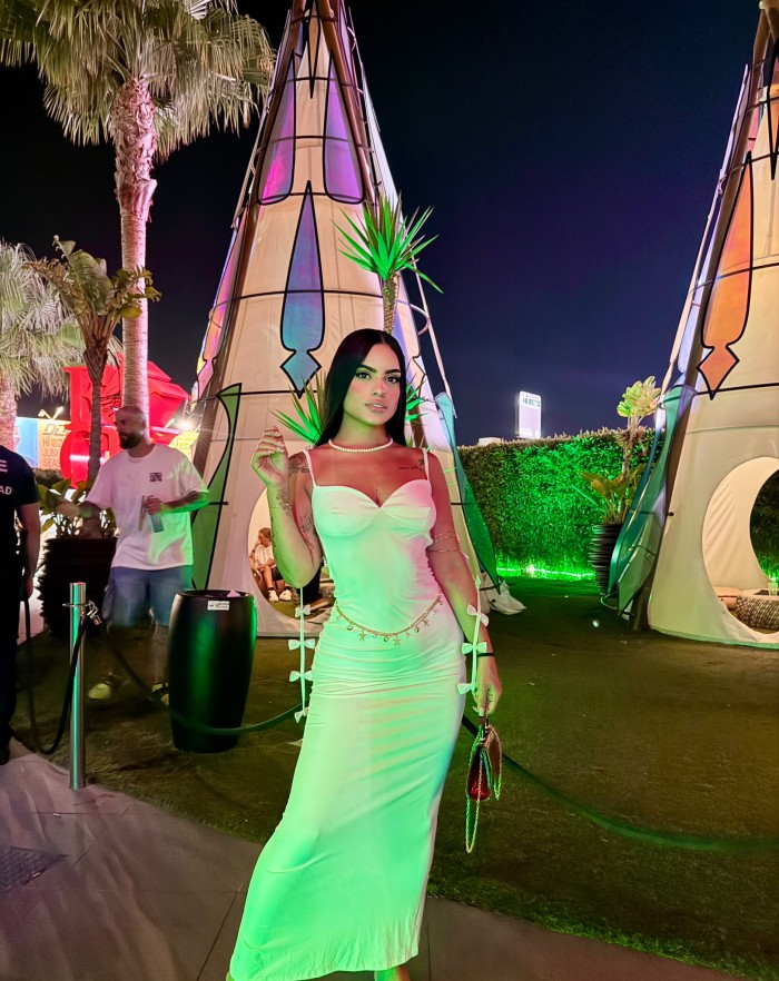 SEXY Y COMPALCIENTE DIOSA DEL PLACER ESPERANDOTE