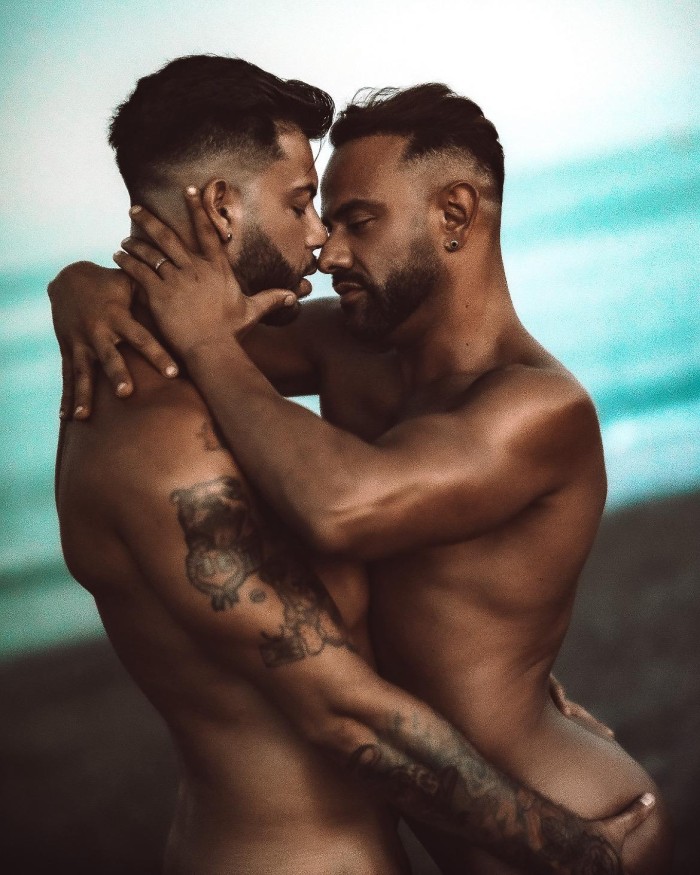 DOS CHICOS FUEGO PURO PARA MOMENTOS INOLVIDABLES
