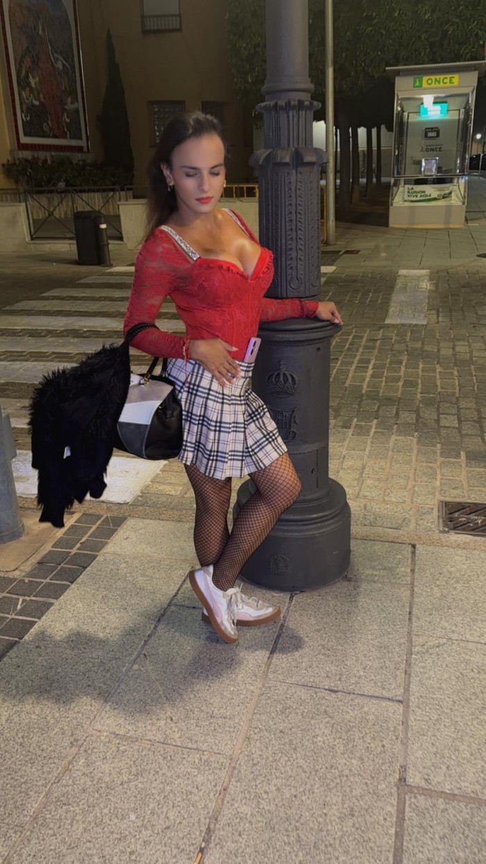 CHICA TRANS VERSATIL CACHONDA MUY COMPLACIENTE