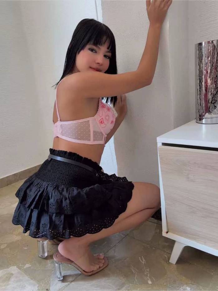RICA FLACA JOVEN QUIERE FIESTA Y SEXO, EN MI PISO