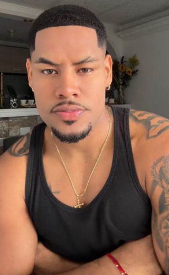 Joven latino masculino disponible 24 hs