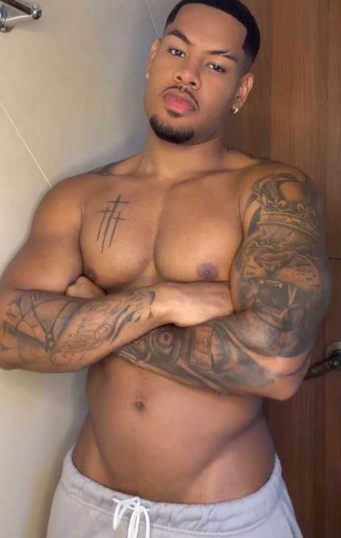 Joven latino masculino disponible 24 hs