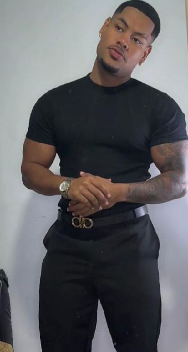 Joven latino masculino disponible 24 hs