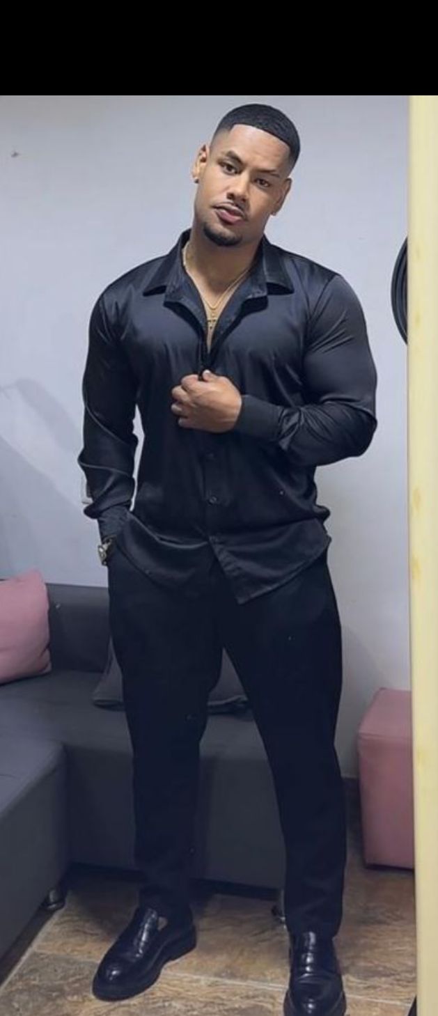 Joven latino masculino disponible 24 hs