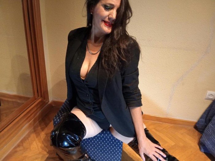 ESPAÑOLA. HACEMOS UN TRIO? DESPLAZAMIENTOS 24H/7