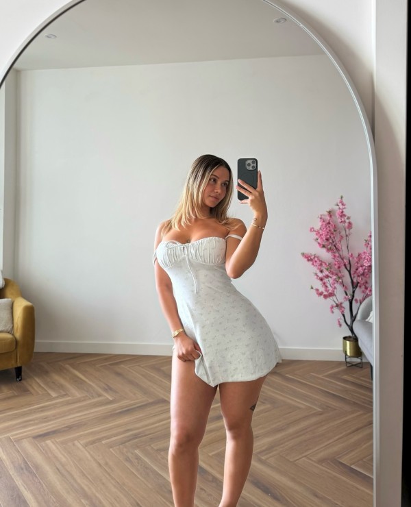 Blonde with an XL ass for great anal sex