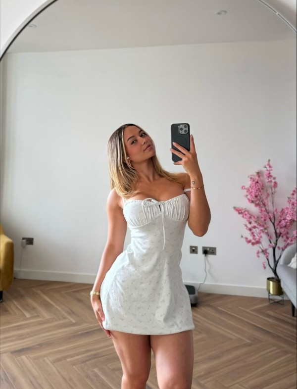 Blonde with an XL ass for great anal sex