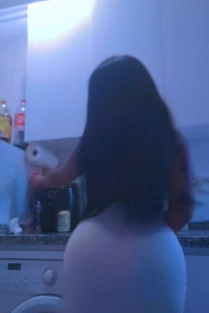 EN ISLA CHICA BOMBA DE SEXO LUJURIA DESEOSA DE COM