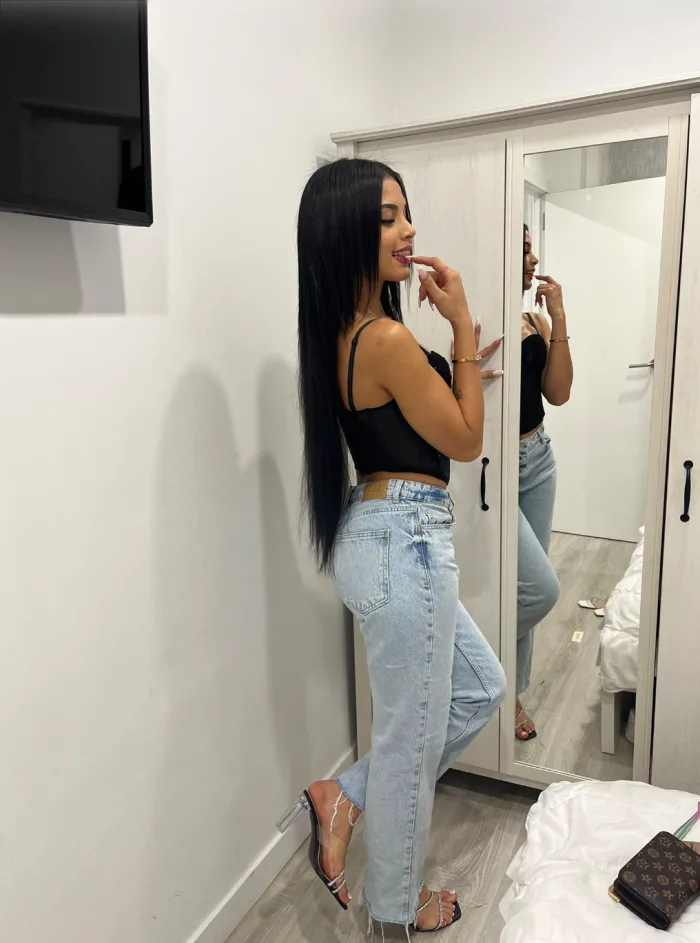 Jovencita colombiana muy ardiente en Can Picafort