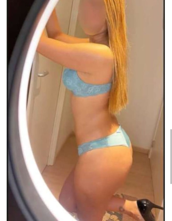 CACHONDA ENTREGADA LUJURIOSA DESEOSA DE PLACER