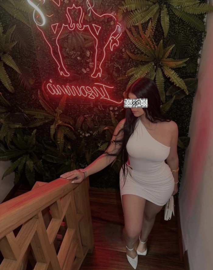 Ardiente Venezolana fiestera por pocos días….