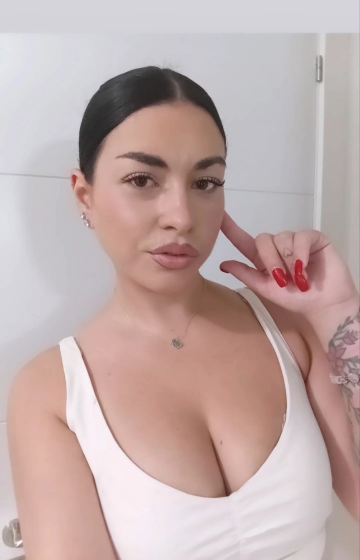 LOLA, ESPAÑOLA REAL DE 24 AÑOS CON MUCHO ARTE
