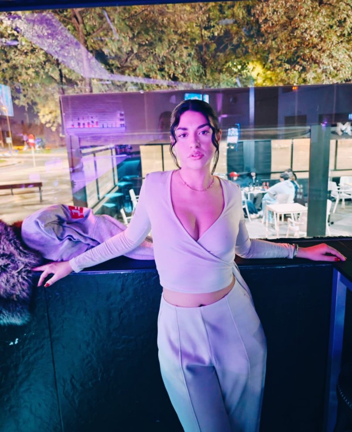 LOLA, ESPAÑOLA REAL DE 24 AÑOS CON MUCHO ARTE