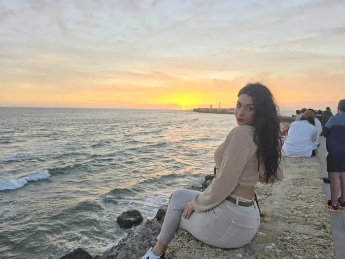 LOLA, ESPAÑOLA REAL DE 24 AÑOS CON MUCHO ARTE