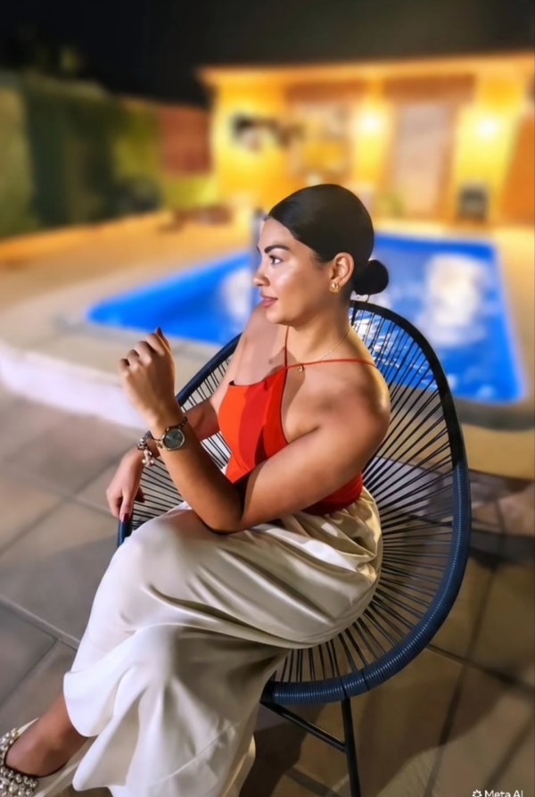 LOLA, ESPAÑOLA REAL DE 24 AÑOS CON MUCHO ARTE
