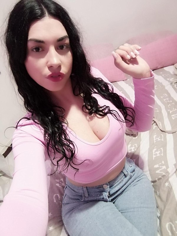 LOLA, ESPAÑOLA REAL DE 24 AÑOS CON MUCHO ARTE