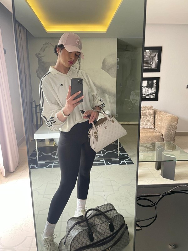 LOLA, ESPAÑOLA REAL DE 24 AÑOS CON MUCHO ARTE