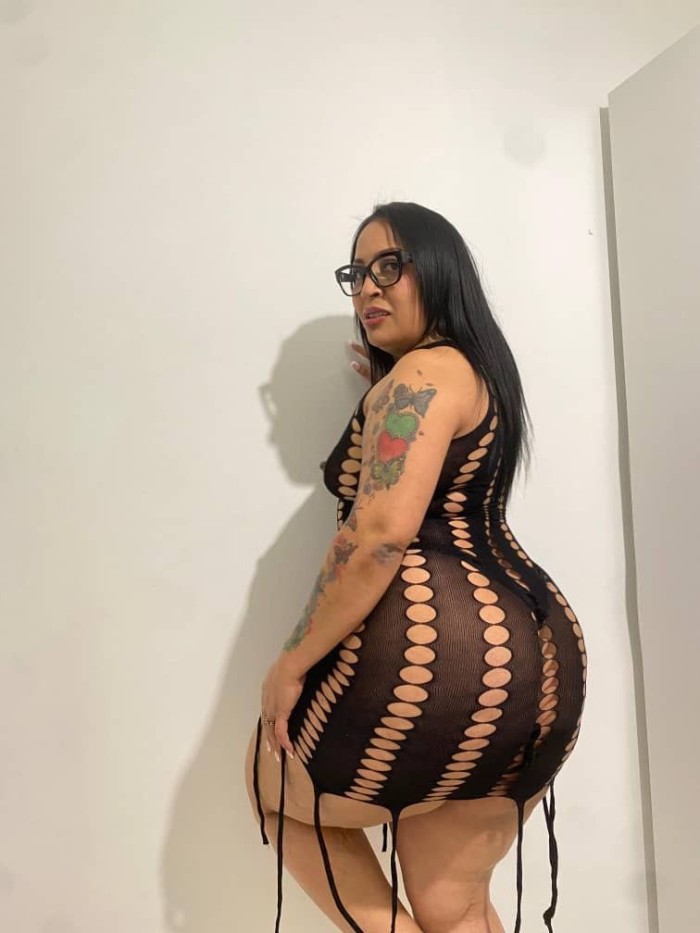 VENEZOLANA ARDIENTE CURVYS MADURITA