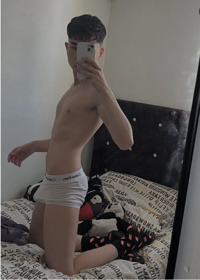JOVEN VERSÁTIL LECHERO MORBOSO MASTURBADOR