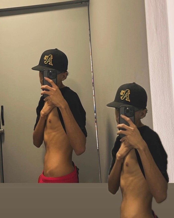 HOMBRE CACHONDO NIÑATO GUAPO Y DURO 643796005