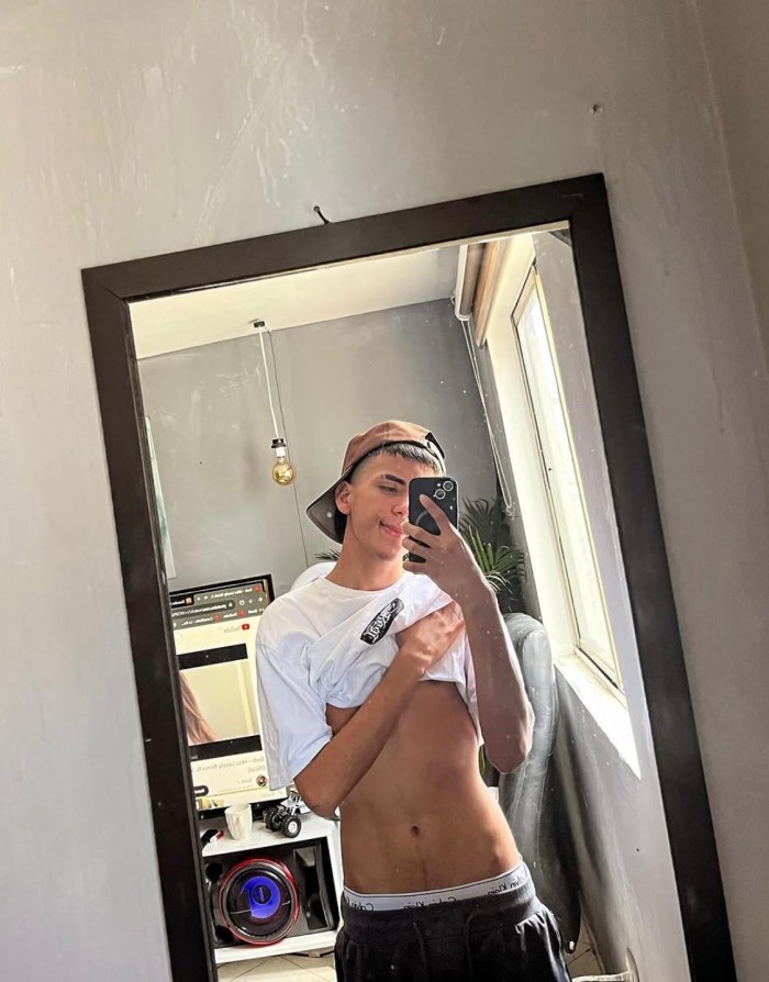 HOMBRE CACHONDO NIÑATO GUAPO Y DURO 643796005