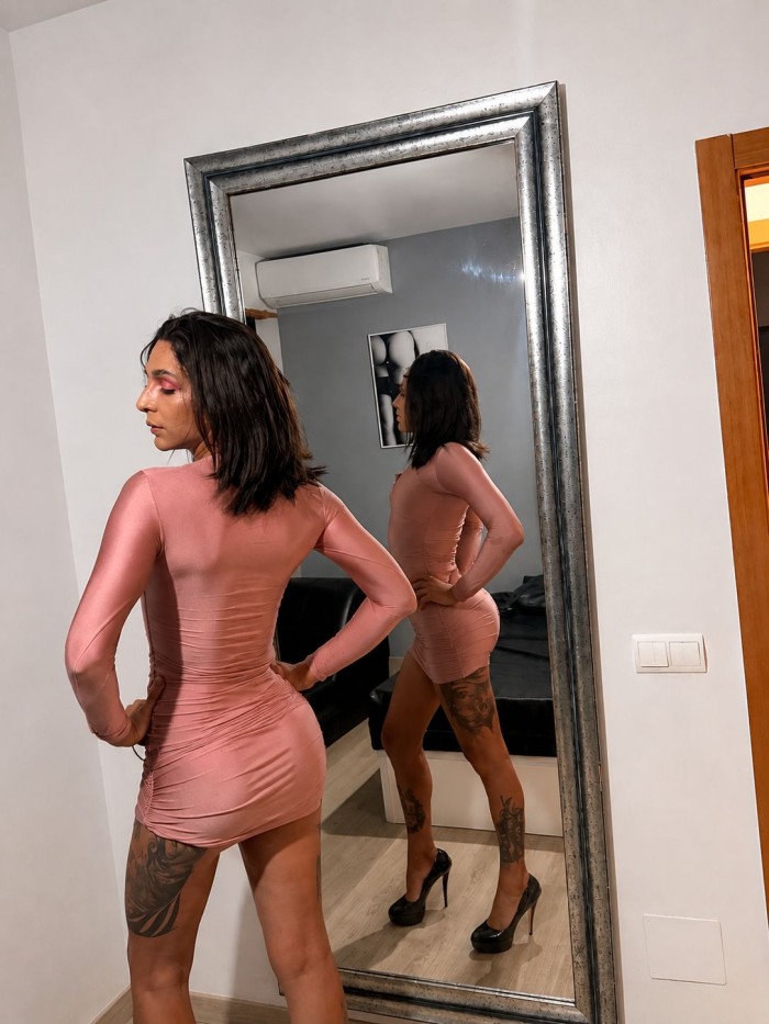 PARIS, COMO ME VEZ! VENEZOLANA CACHONDA FIESTERA