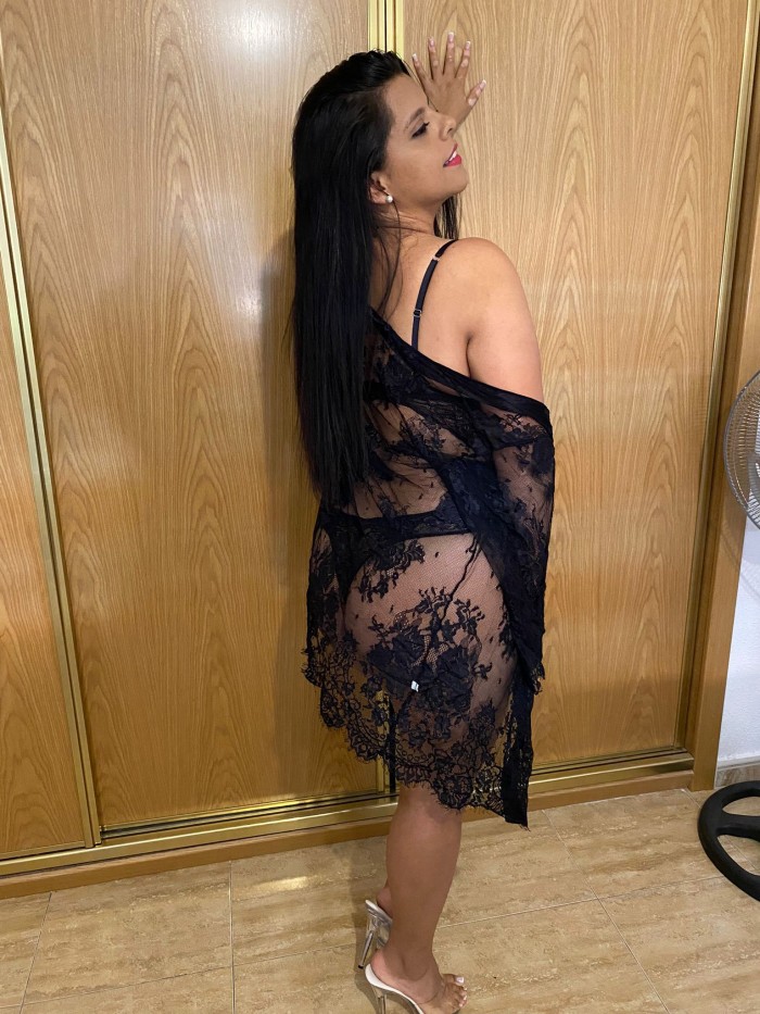 EN COIN MUJER TRAVIESA CON GANAS DE SEXO