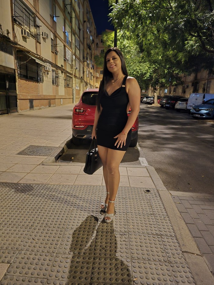 EN COIN MUJER TRAVIESA CON GANAS DE SEXO