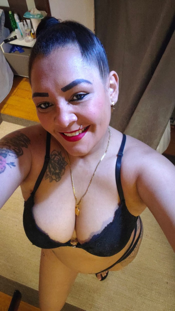 Soy una latina bastante agradable , carismática