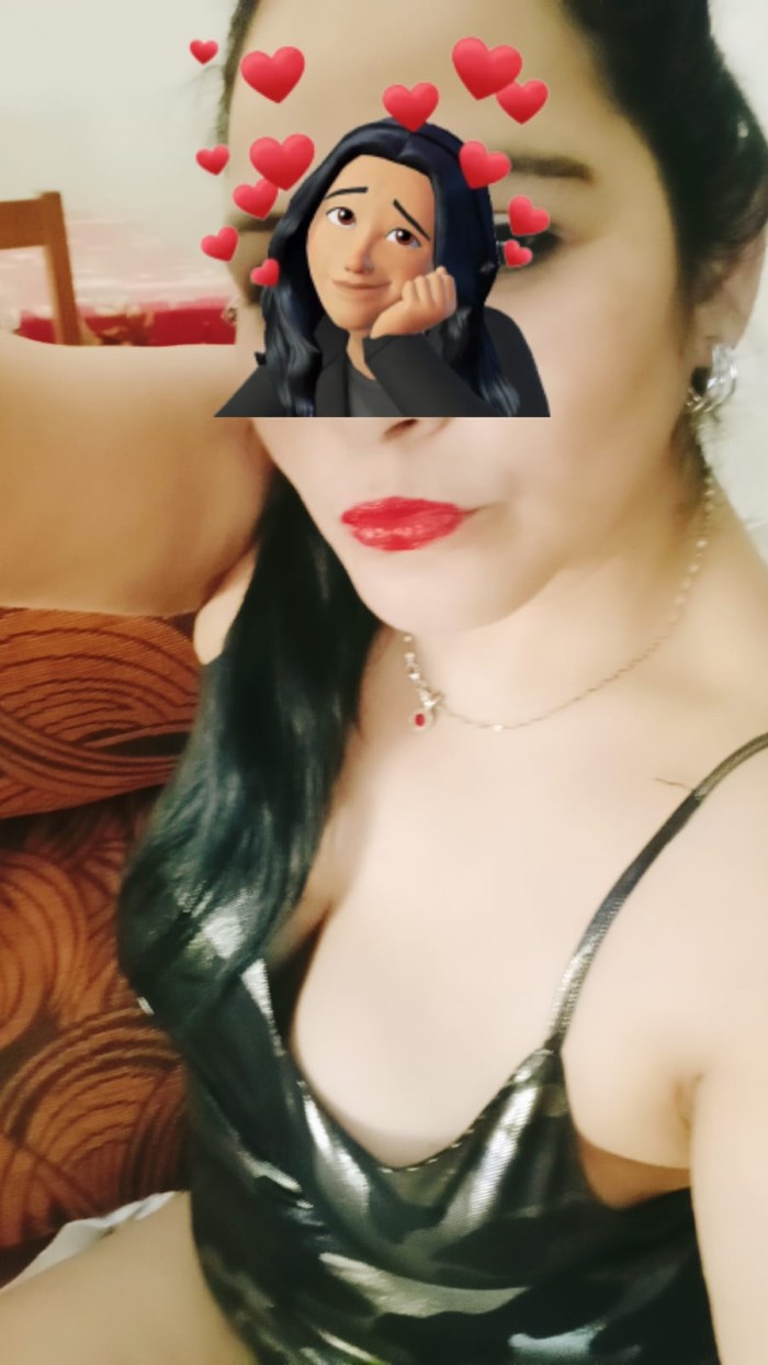 Elisa mujer madura de buenas curvas, muy guapa.