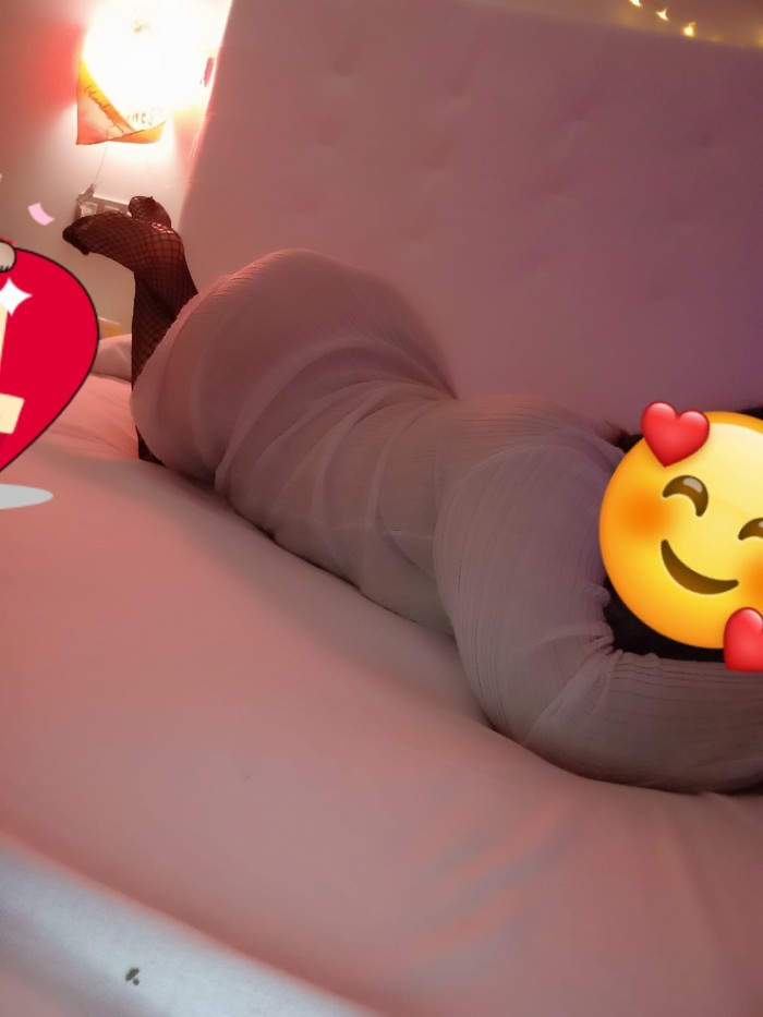 GUAPA LATINA DISPONIBLE