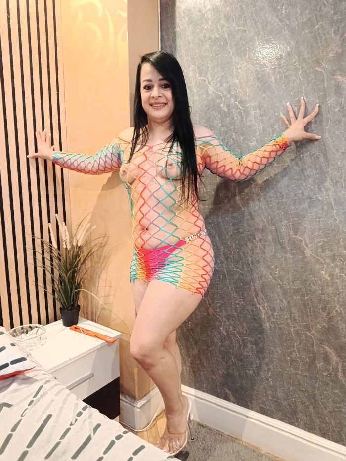 614702441 LINDAS LATINAS ENTRGADAS