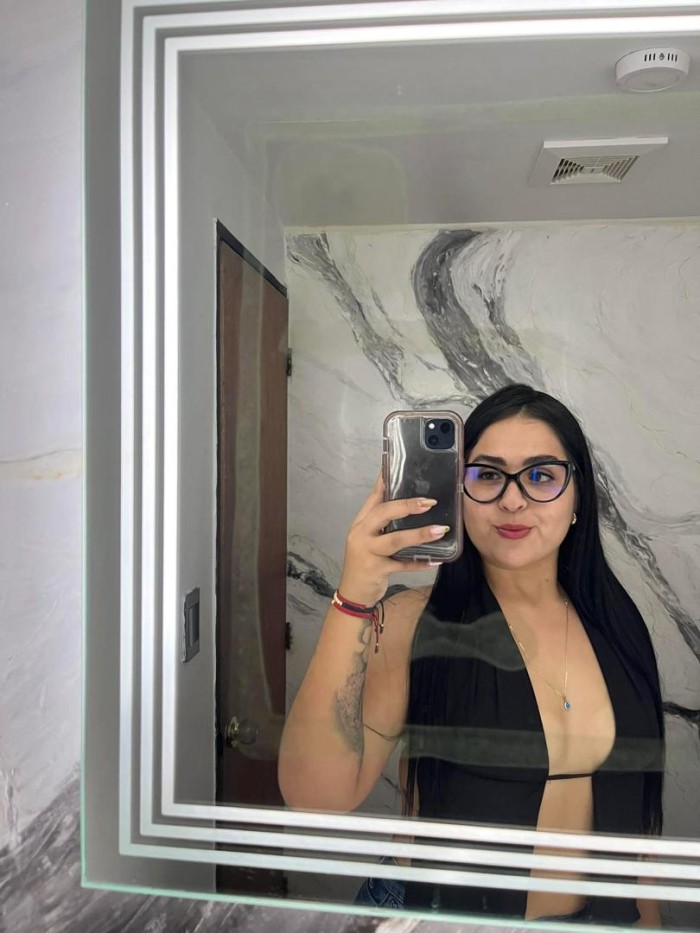 Chica sexy juguetona traviesa complaciente experta