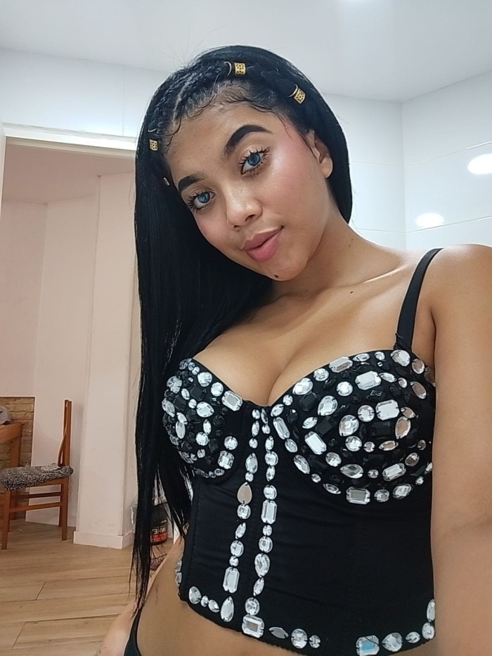 DELICIOSA JOVENCITA IMPLICADA CACHONDA COMPLACIENTE