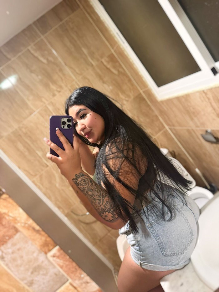 COMPLACIENTE SENSUAL ARDIENTE DESEOSA DE SEXO