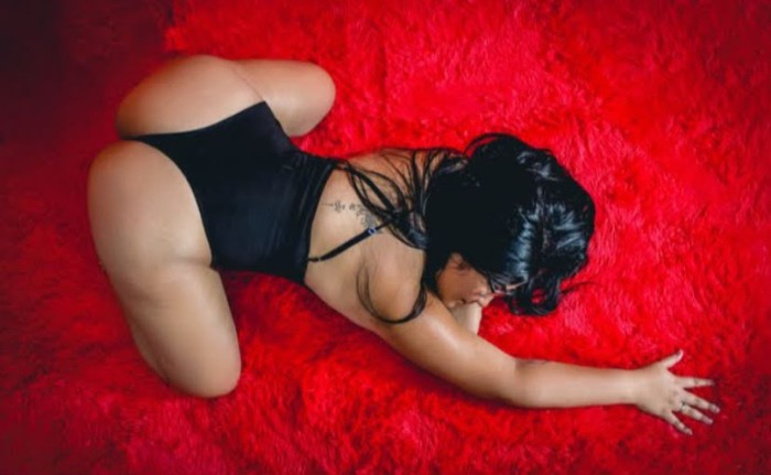 COMPLACIENTE SENSUAL ARDIENTE DESEOSA DE SEXO