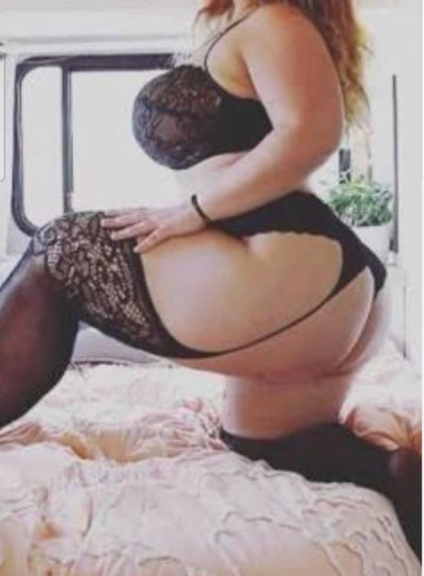 NOVEDAD TU CHICA CURVI CON GANAS DE SEXO Y FIESTA