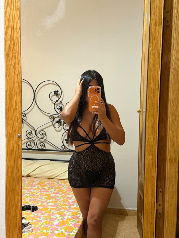 Karlita te enrolla y te enamora con su sensualidad