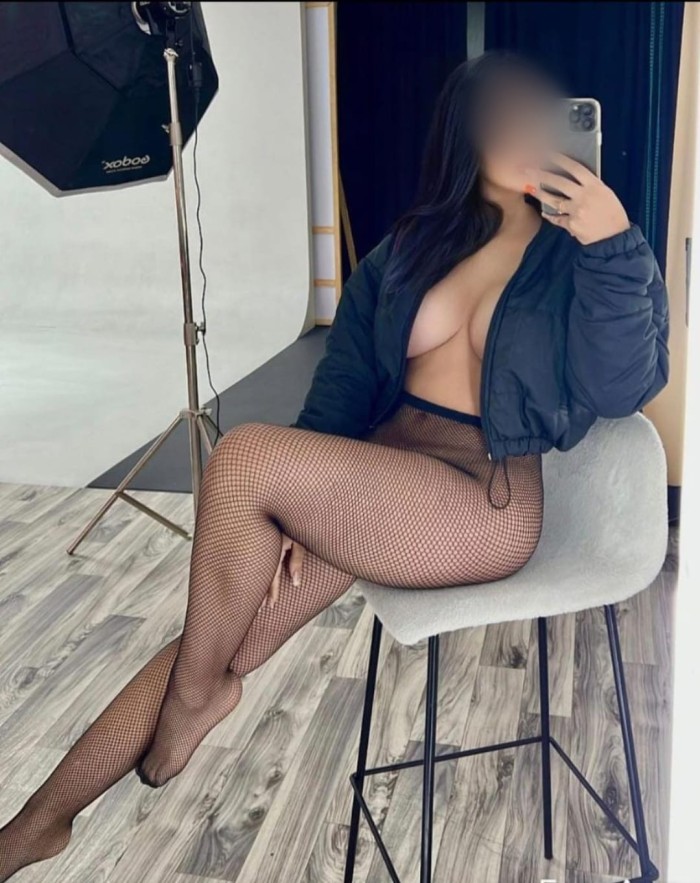SOY UNA CHICA COMPLETA, CALIENTE, SEXY, COMPLACIEN