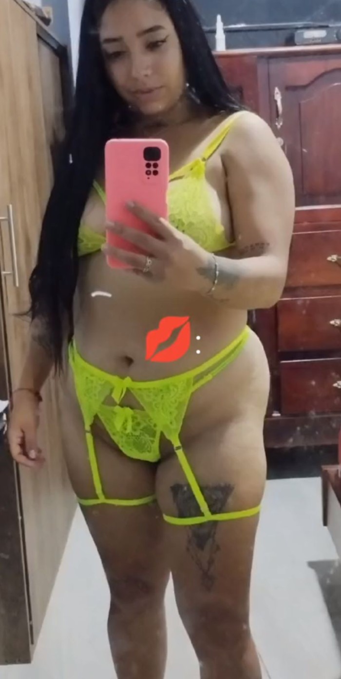 POR SANTUTXU – COLOMBIANA JUGUETONA Y EXPLOSIVA CON TETAS INFINITAS